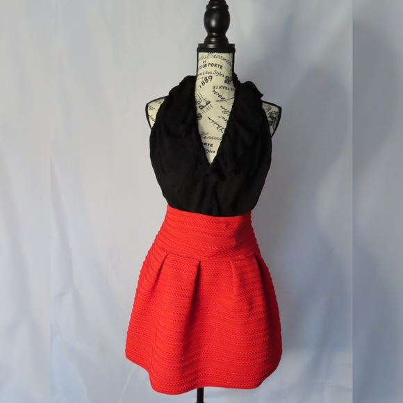 Red Flared H&M Skirt 🔥 - Picture 3 of 4